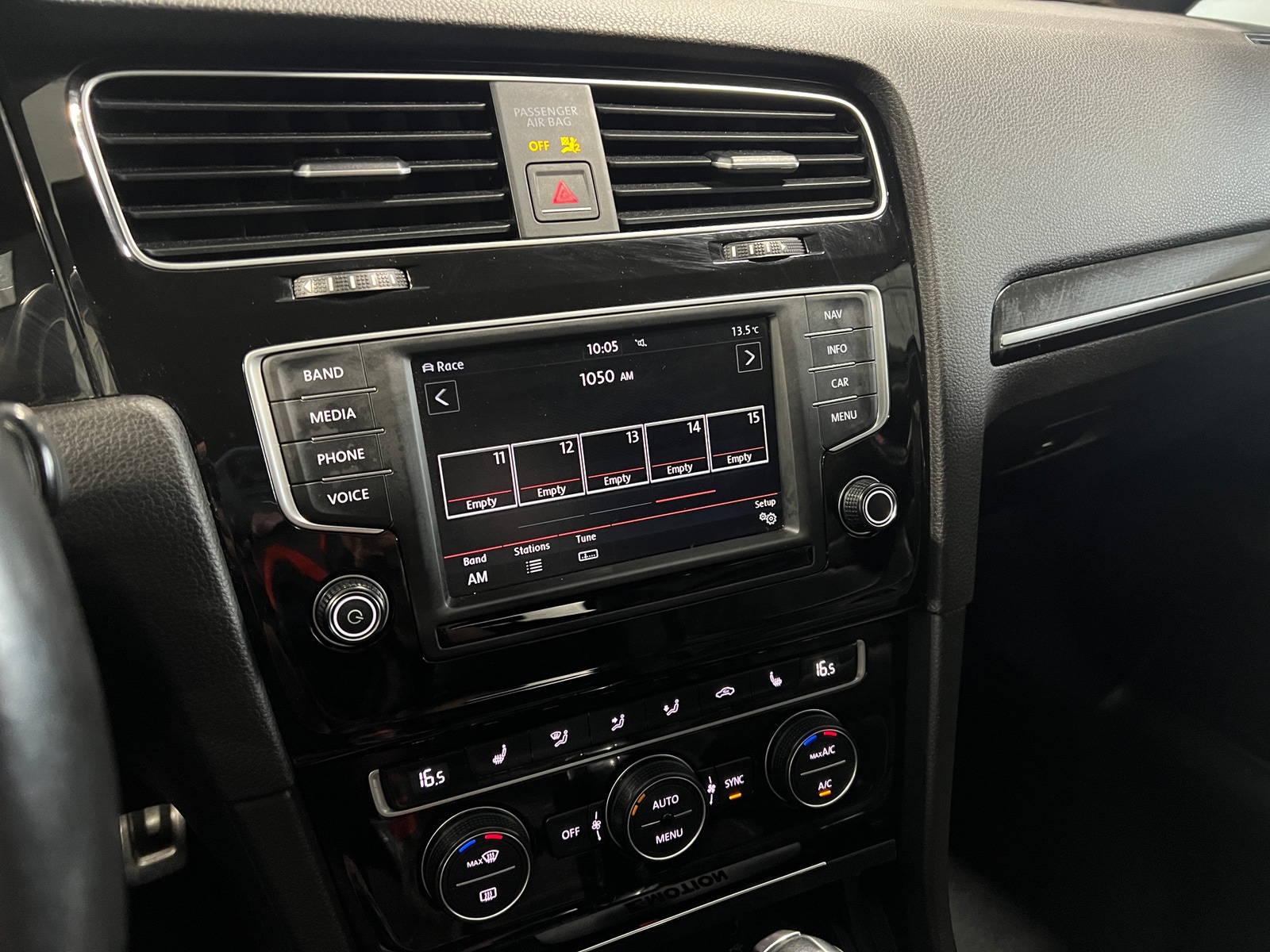 Thumbnail: 2016 Volkswagen Golf - 3