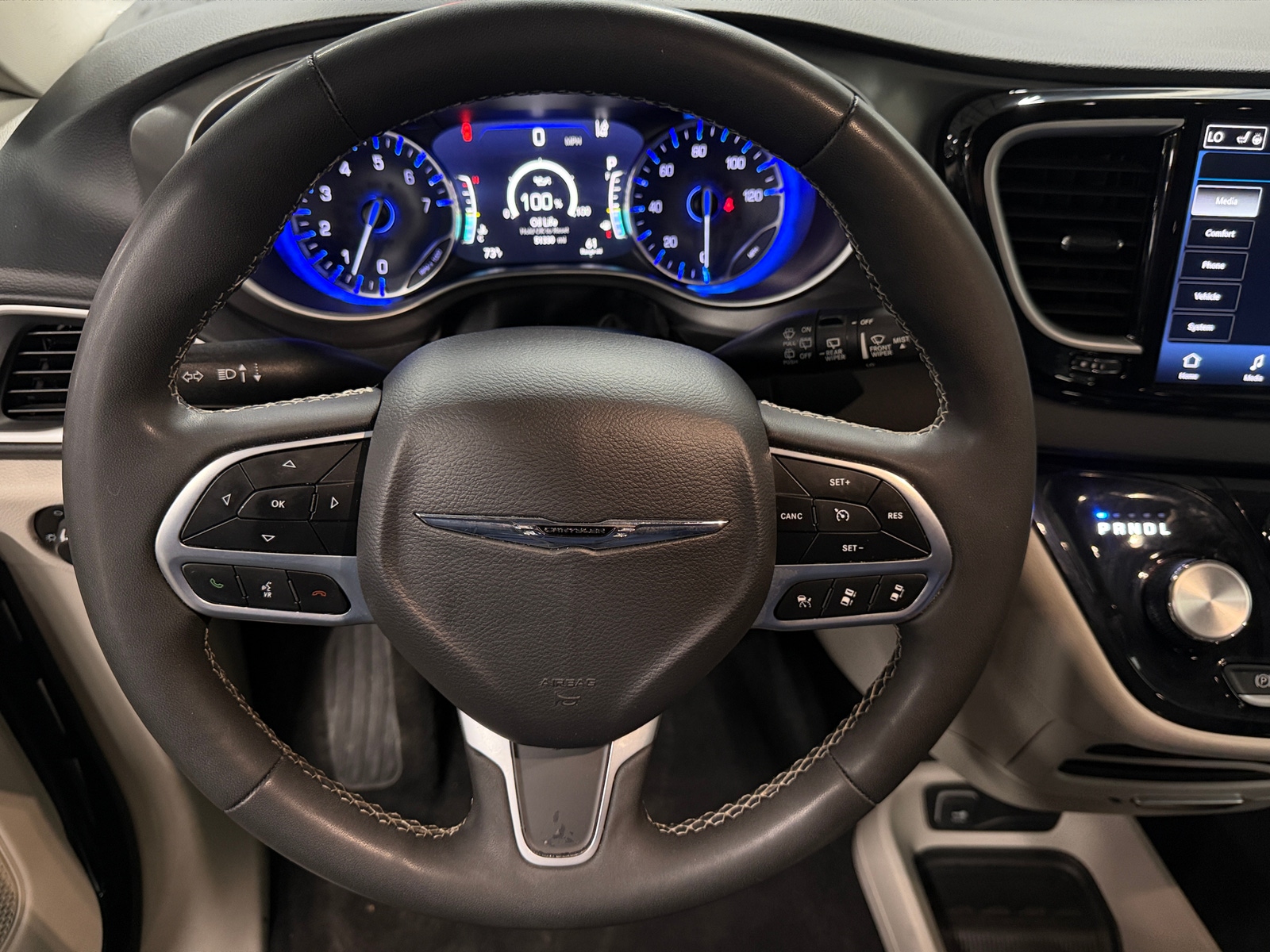 Thumbnail: 2023 Chrysler Pacifica - 4