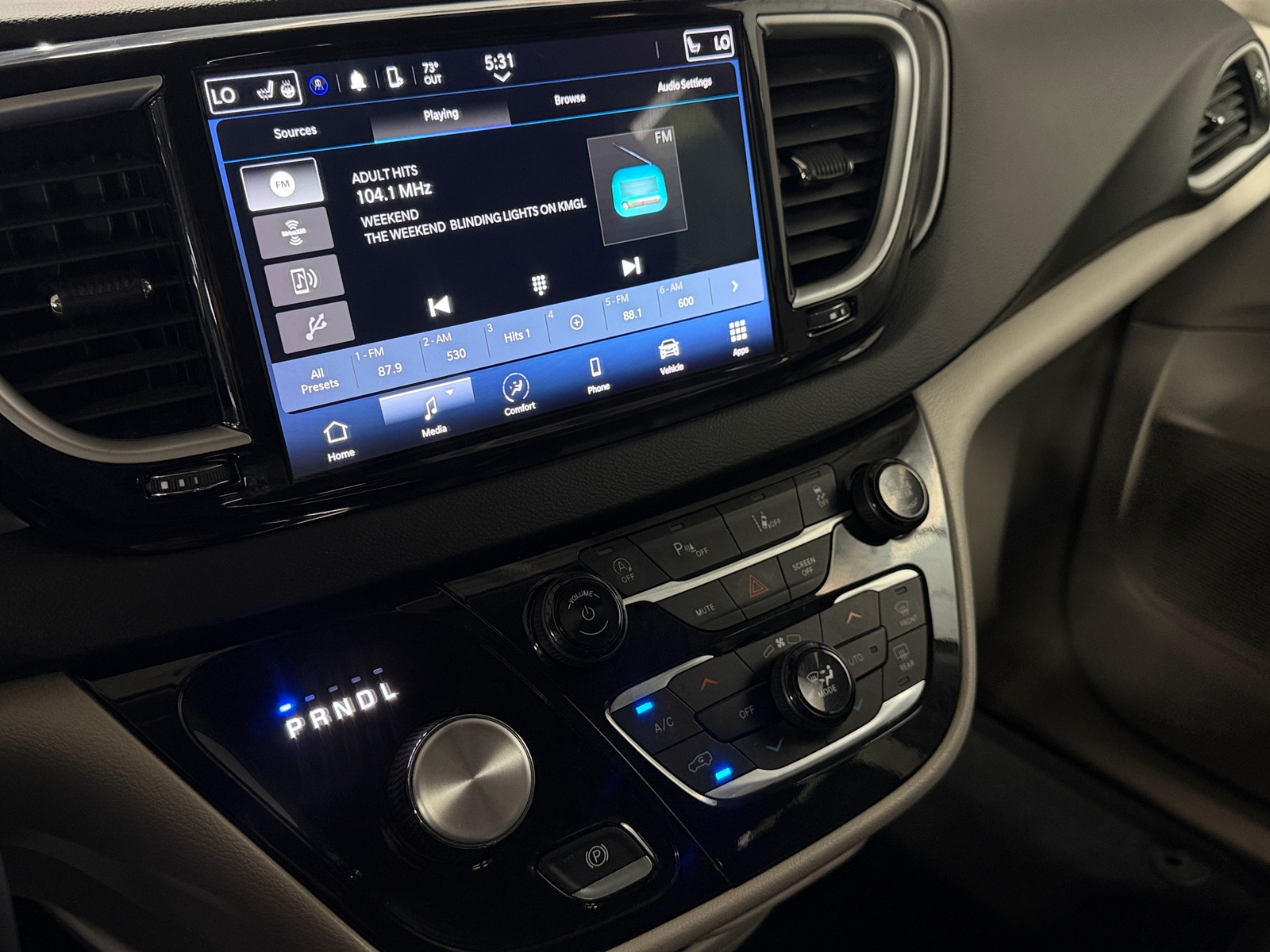 Thumbnail: 2023 Chrysler Pacifica - 3