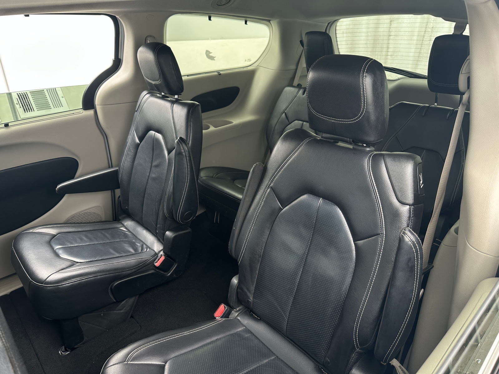 Thumbnail: 2022 Chrysler Pacifica - 5