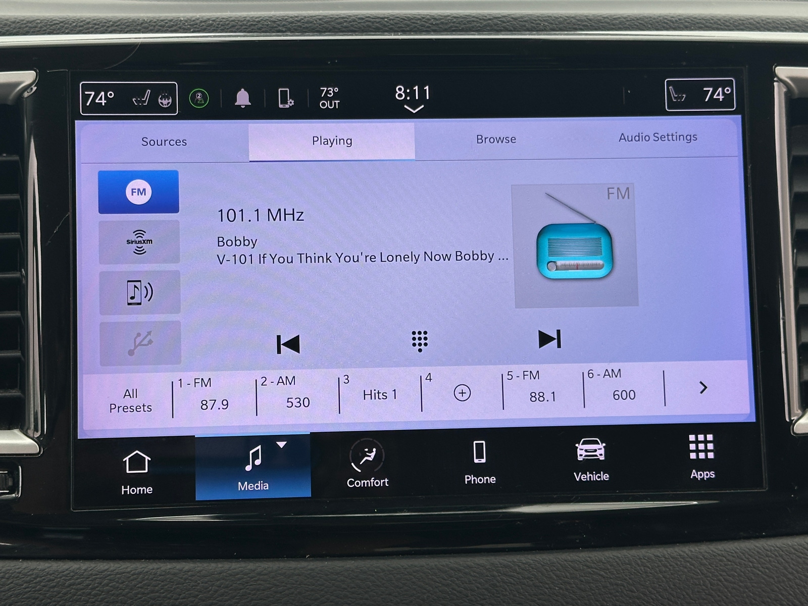 Thumbnail: 2022 Chrysler Pacifica - 3