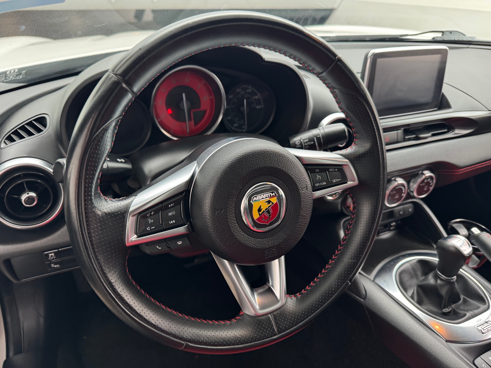 Thumbnail: 2018 Fiat 124 Spider - 4