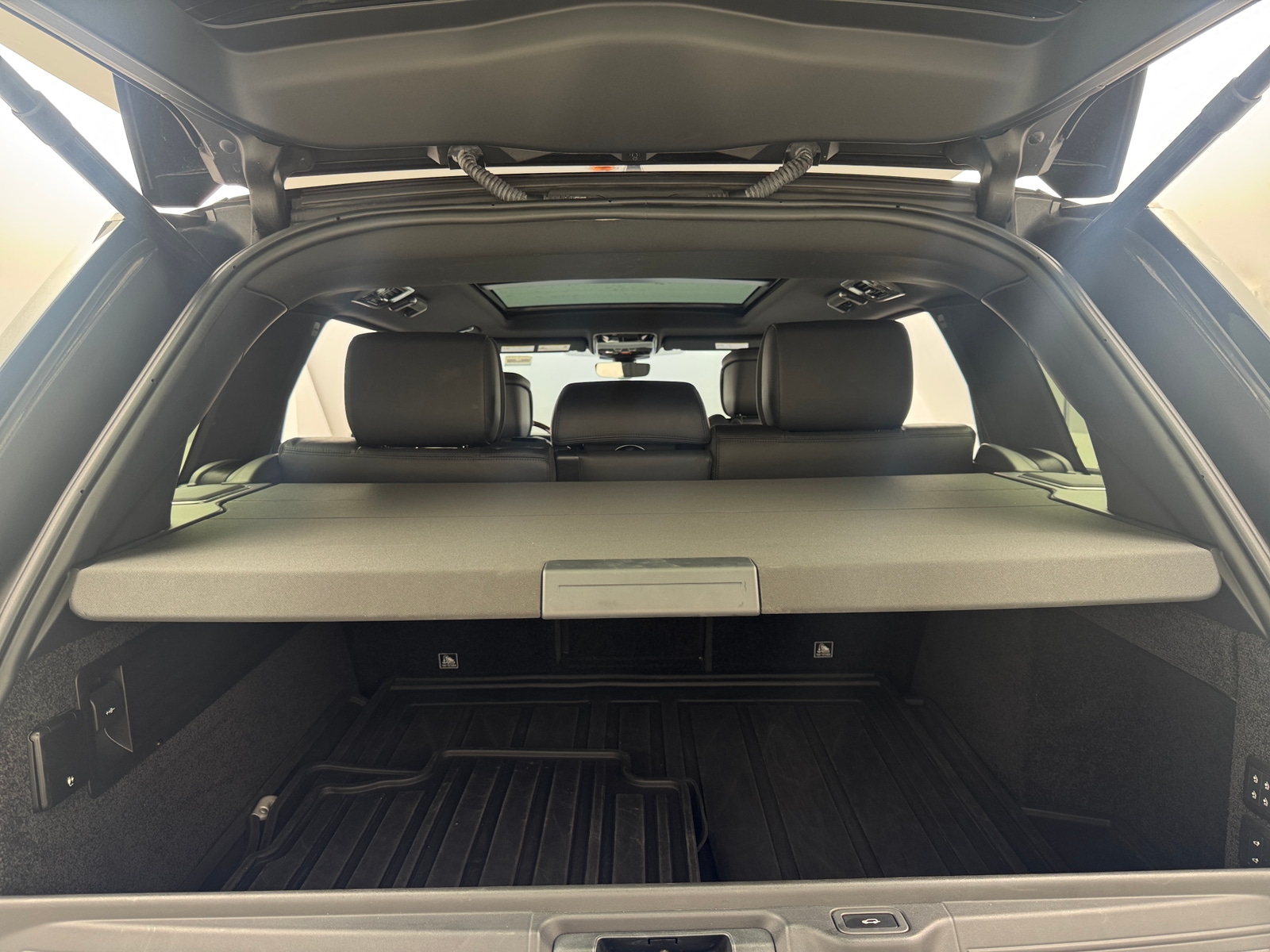 Thumbnail: 2020 Land Rover Range Rover - 6