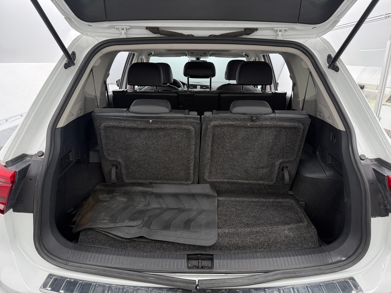 Thumbnail: 2021 Volkswagen Tiguan - 6