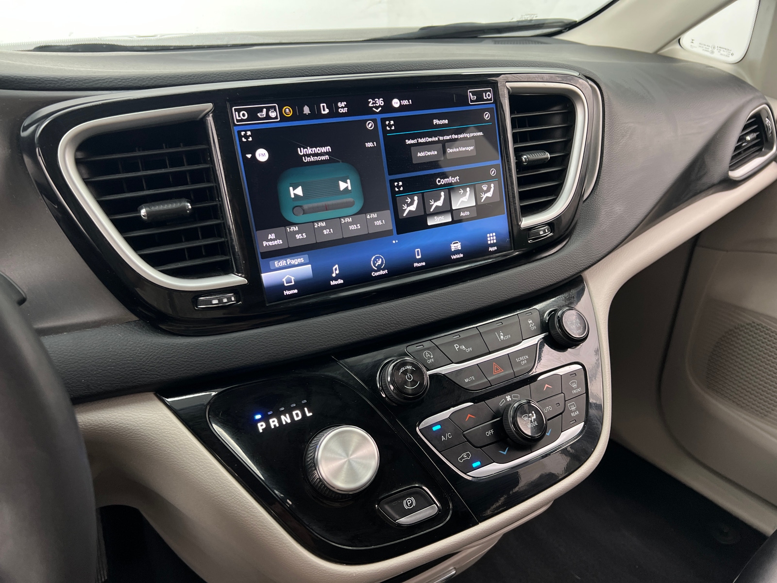 Thumbnail: 2024 Chrysler Pacifica - 3