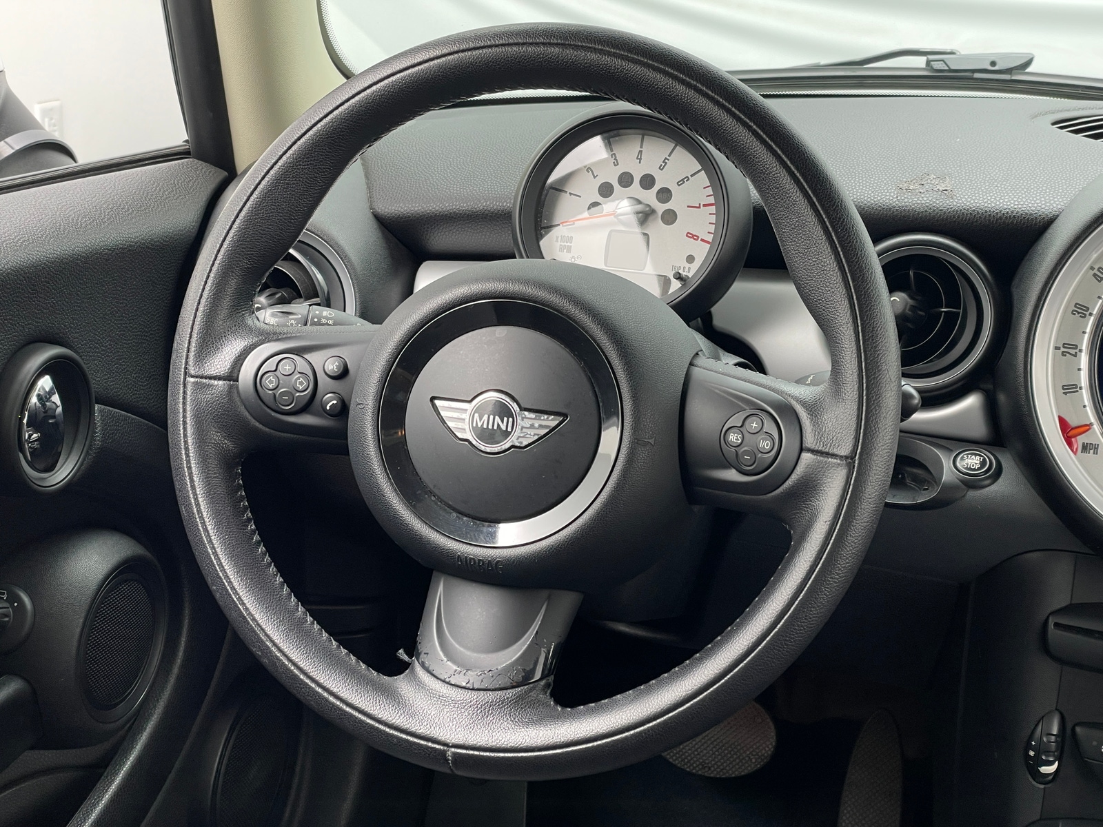 Thumbnail: 2012 MINI Cooper Hardtop - 4
