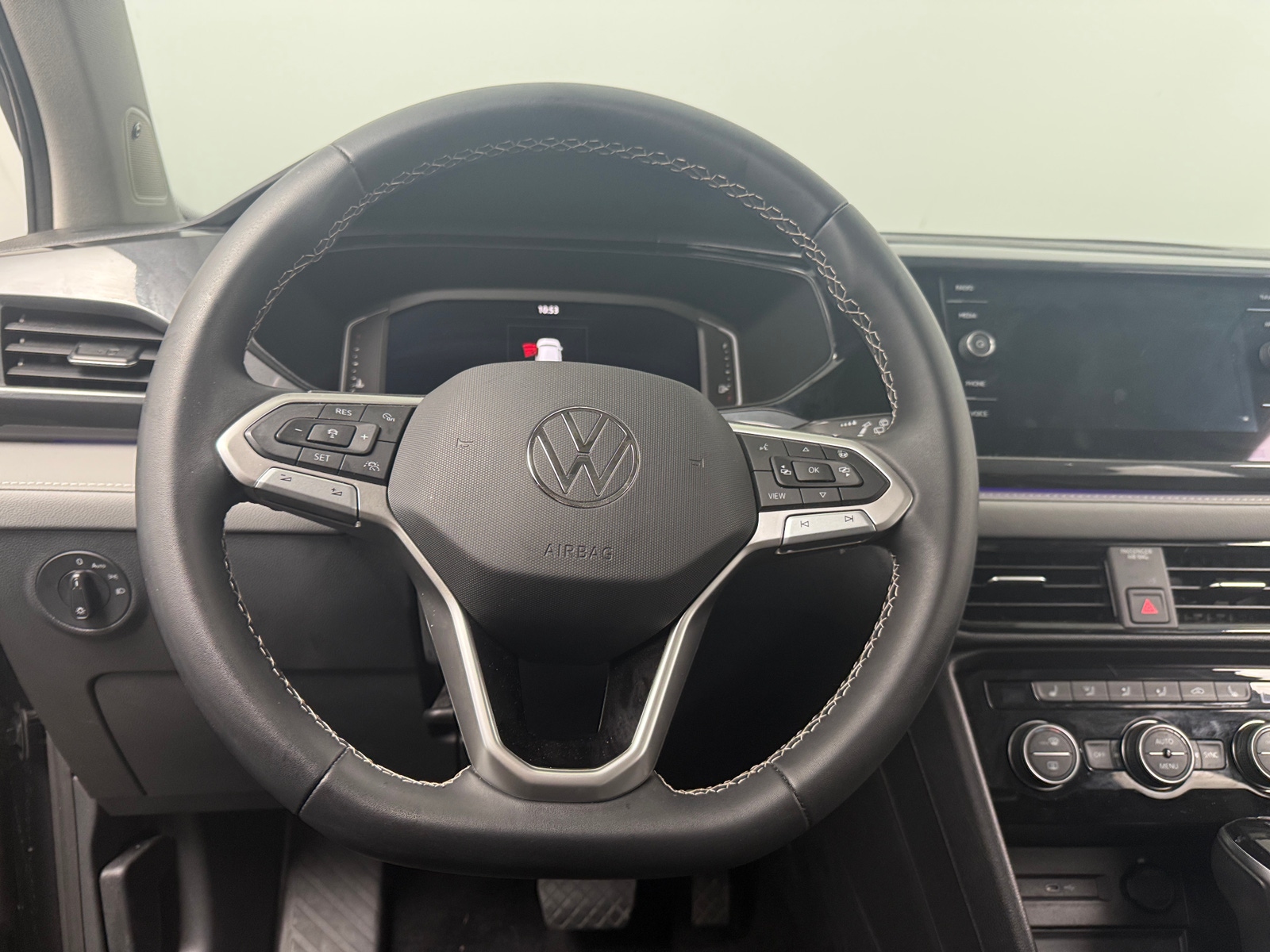 Thumbnail: 2023 Volkswagen Taos - 4