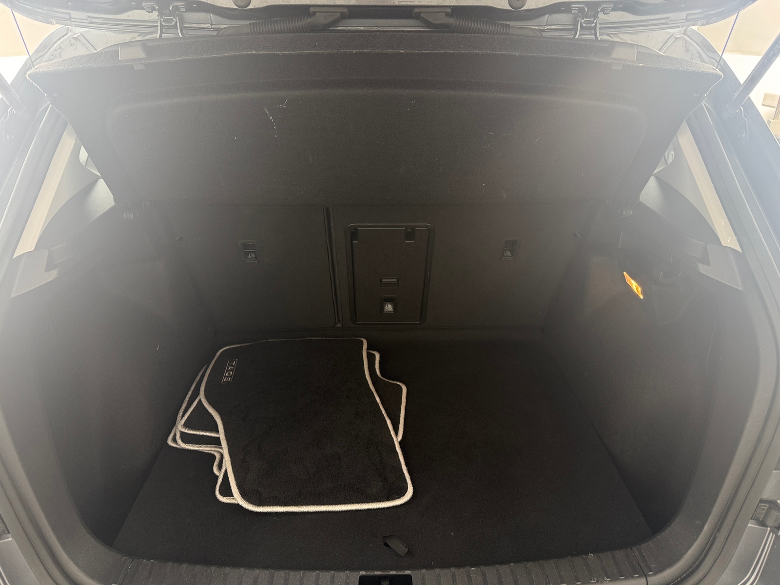 Thumbnail: 2023 Volkswagen Taos - 6