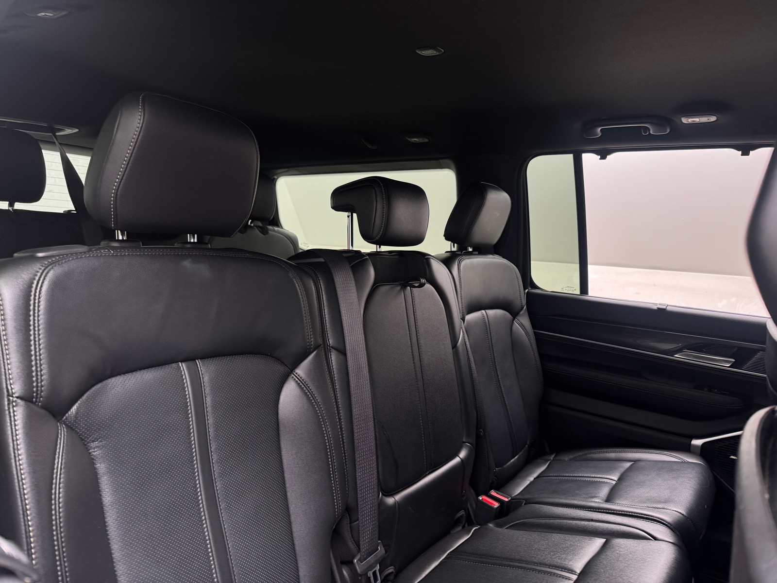 Thumbnail: 2023 Jeep Wagoneer - 5