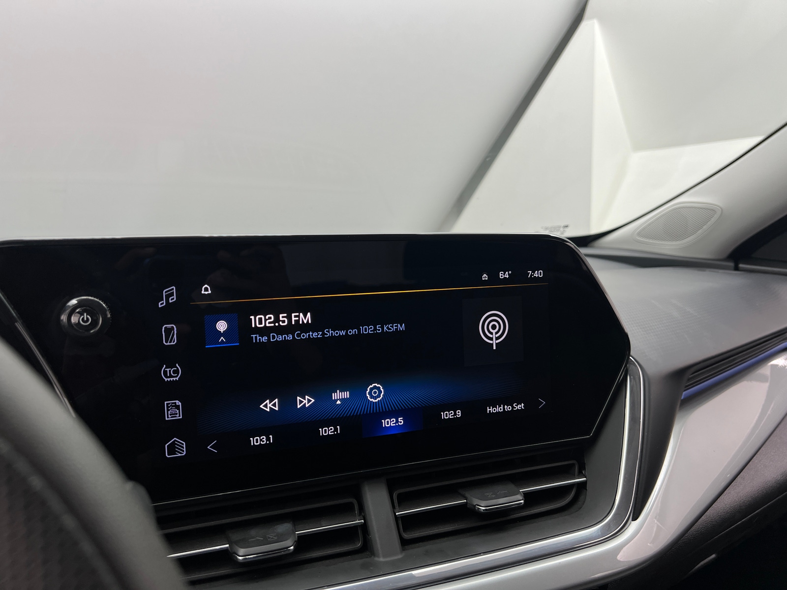 Thumbnail: 2025 Chevrolet Trax - 4
