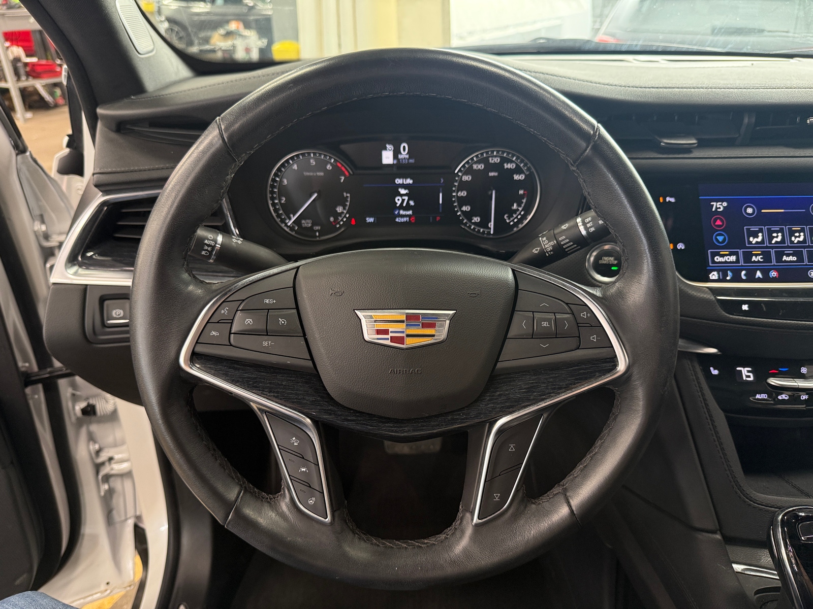Thumbnail: 2024 Cadillac XT5 - 4