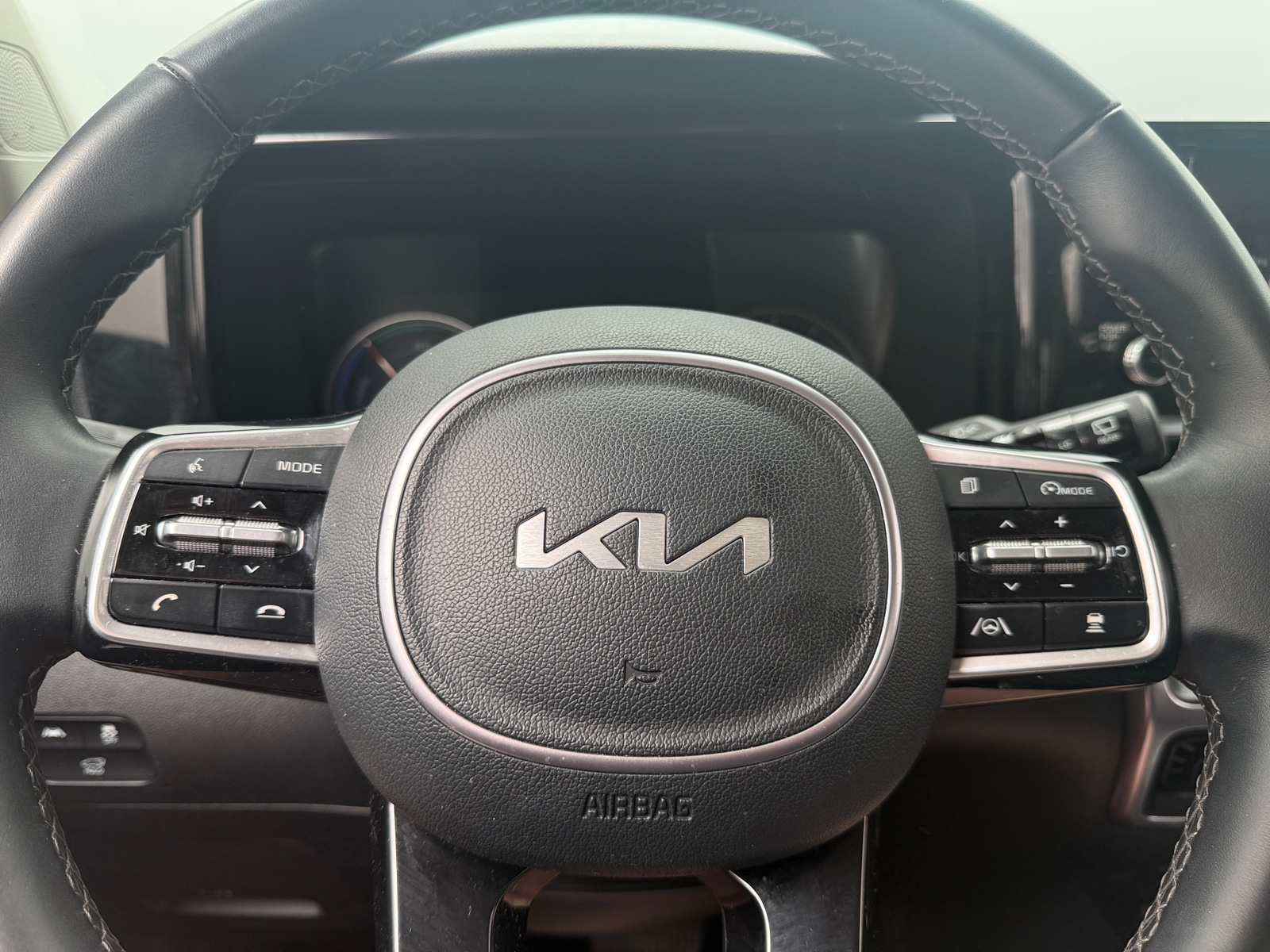Thumbnail: 2023 Kia Sorento - 4