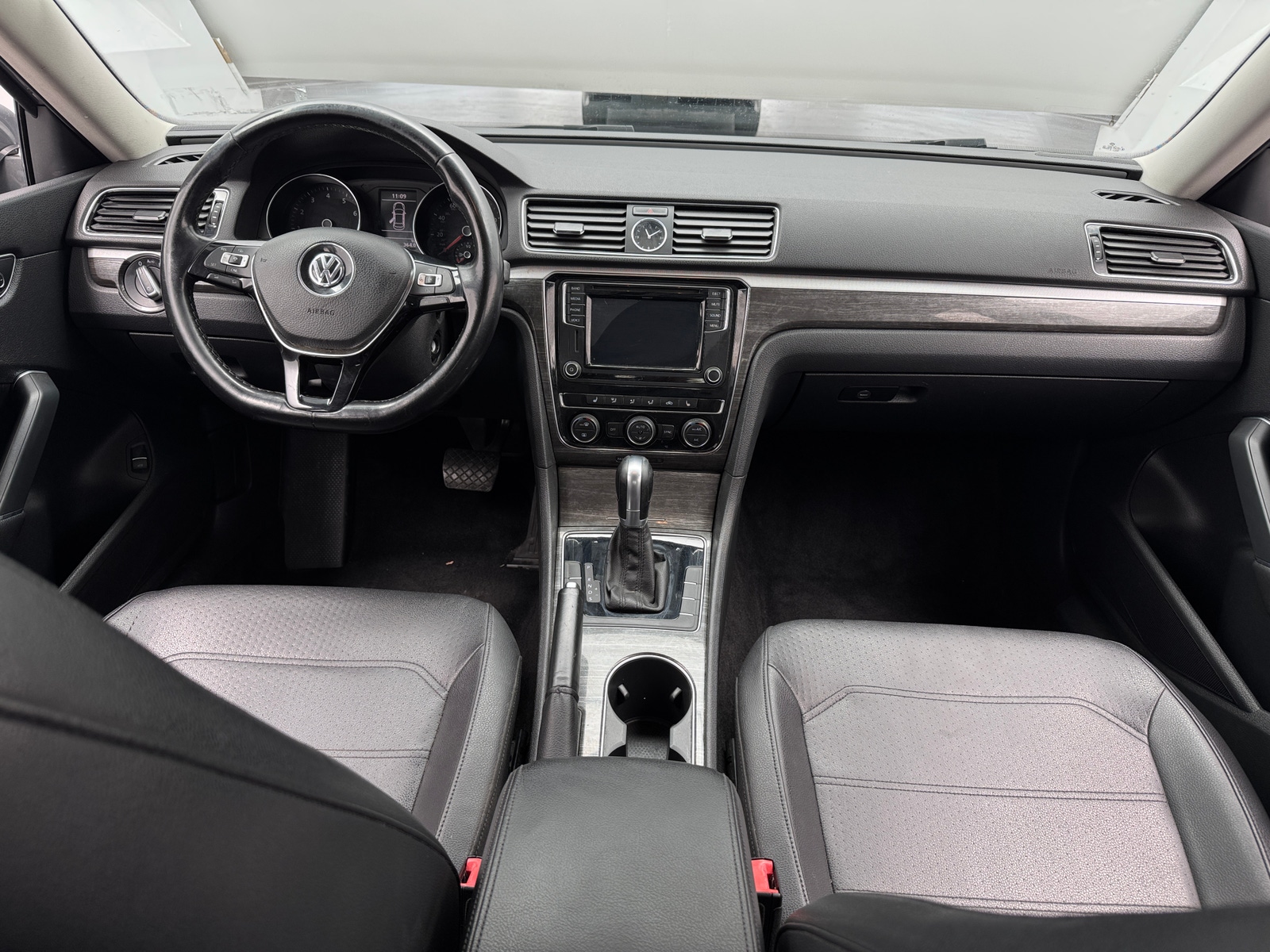 Thumbnail: 2016 Volkswagen Passat - 2