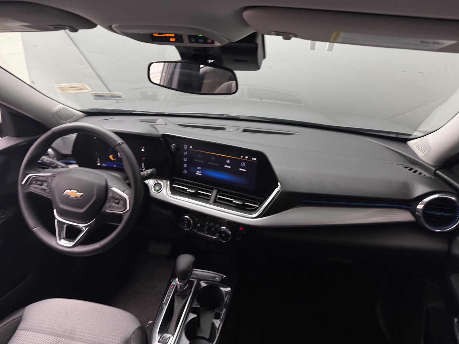 Thumbnail: 2025 Chevrolet Trax - 3