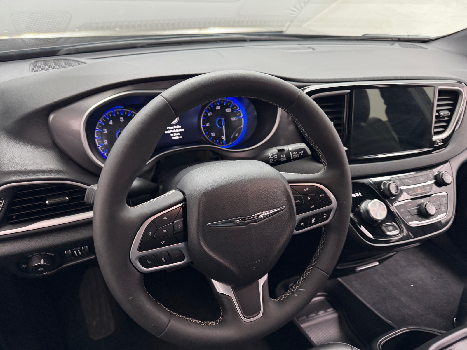 Thumbnail: 2025 Chrysler Pacifica - 4