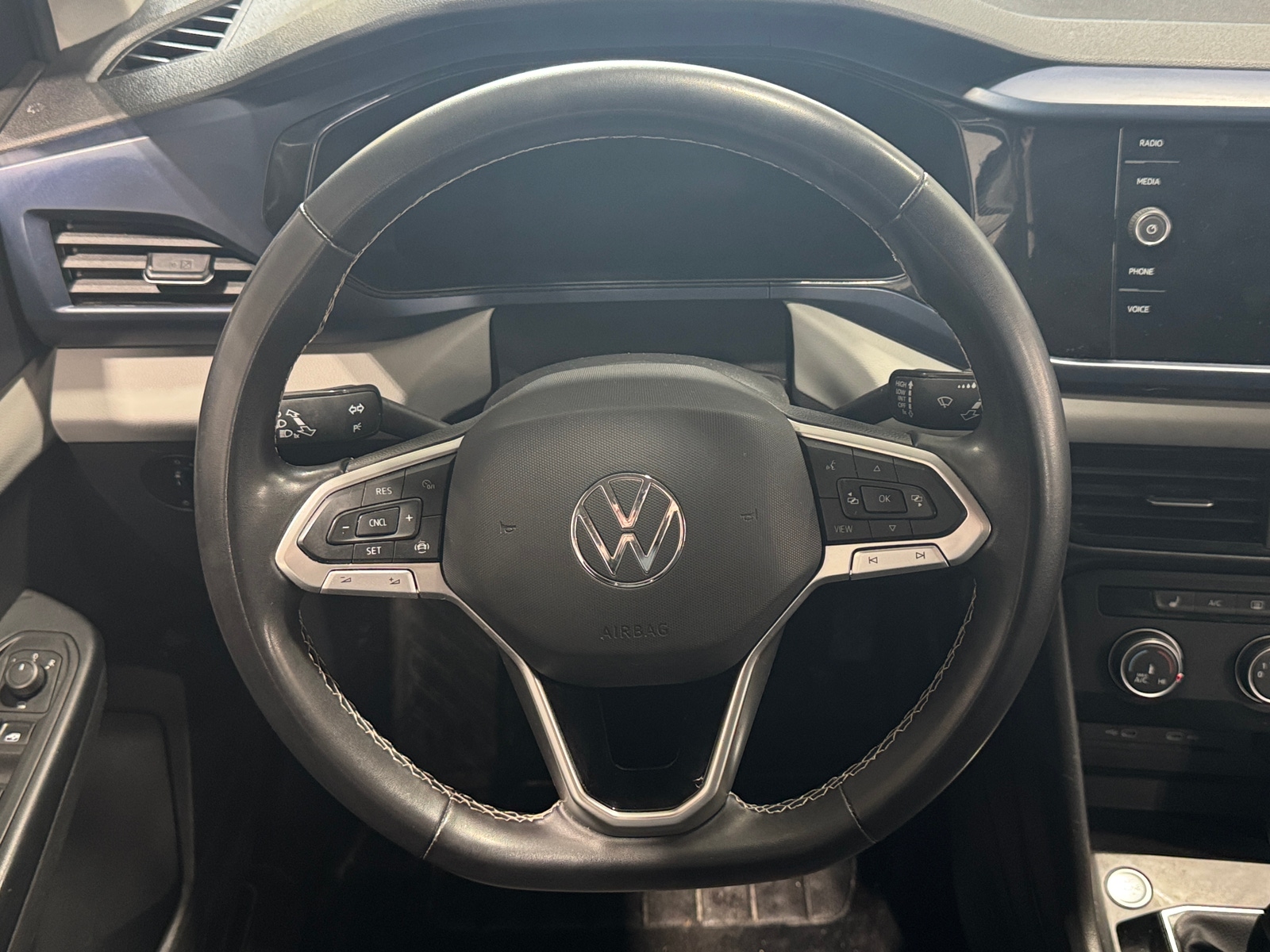 Thumbnail: 2022 Volkswagen Taos - 4