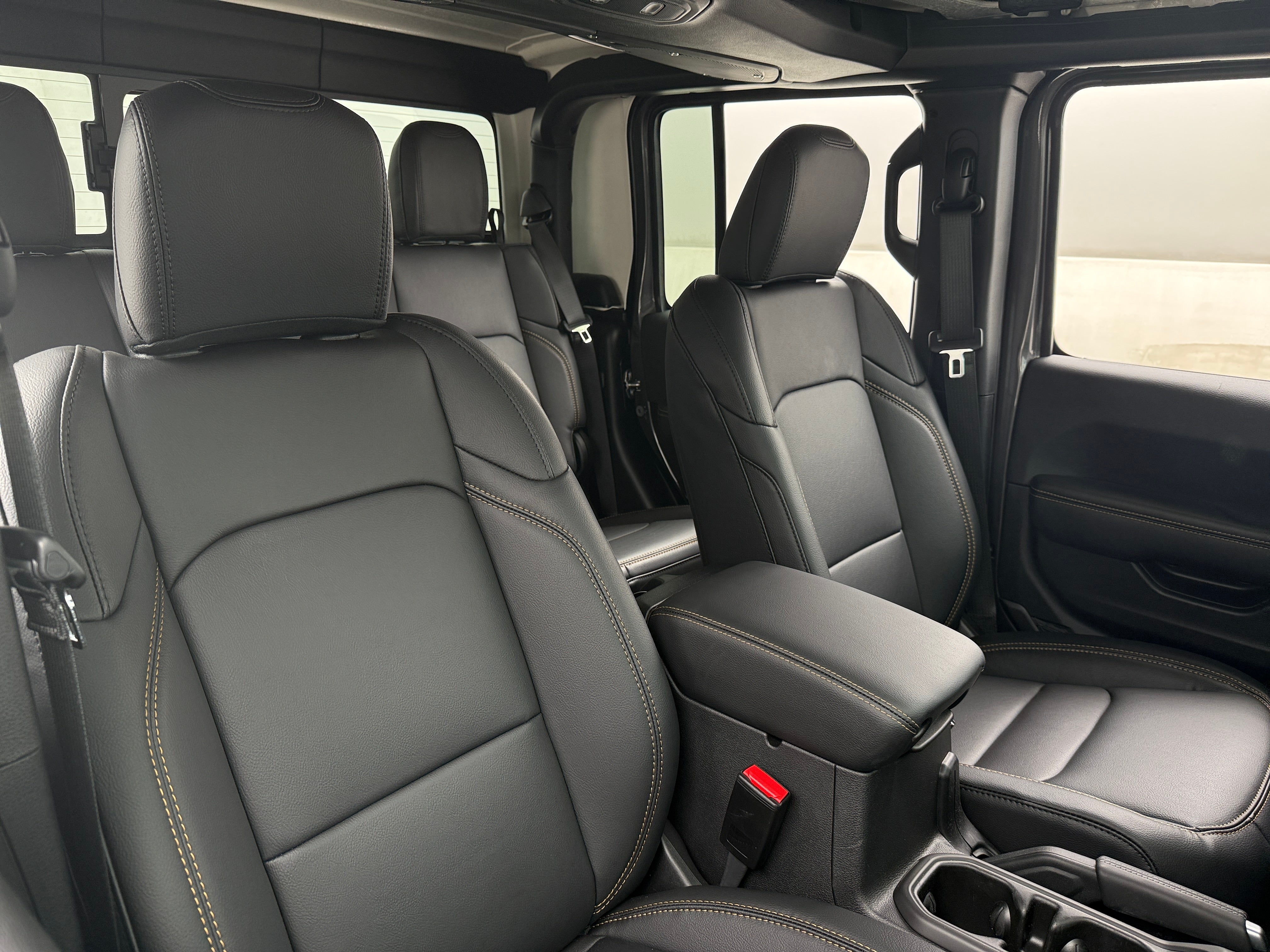 2026 Jeep Gladiator Sahara Auto's photo
