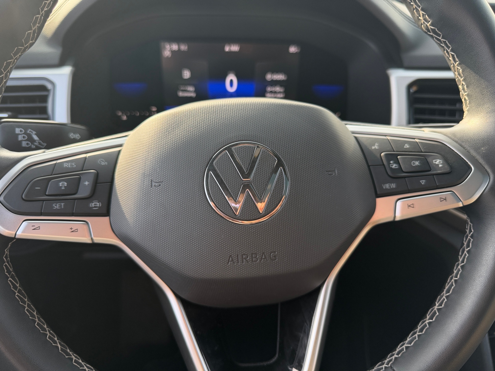 Thumbnail: 2022 Volkswagen Atlas - 4