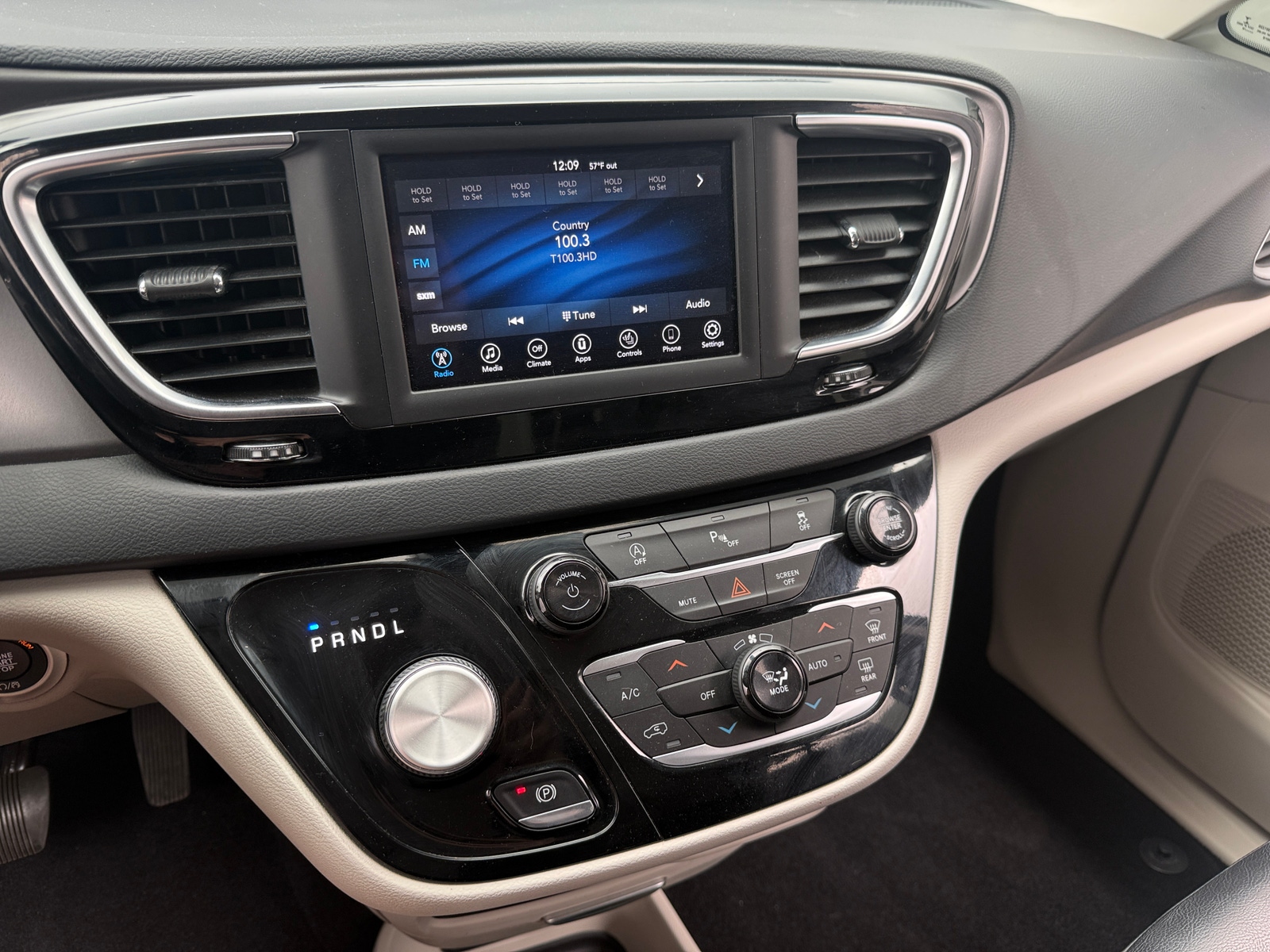 Thumbnail: 2020 Chrysler Pacifica - 3