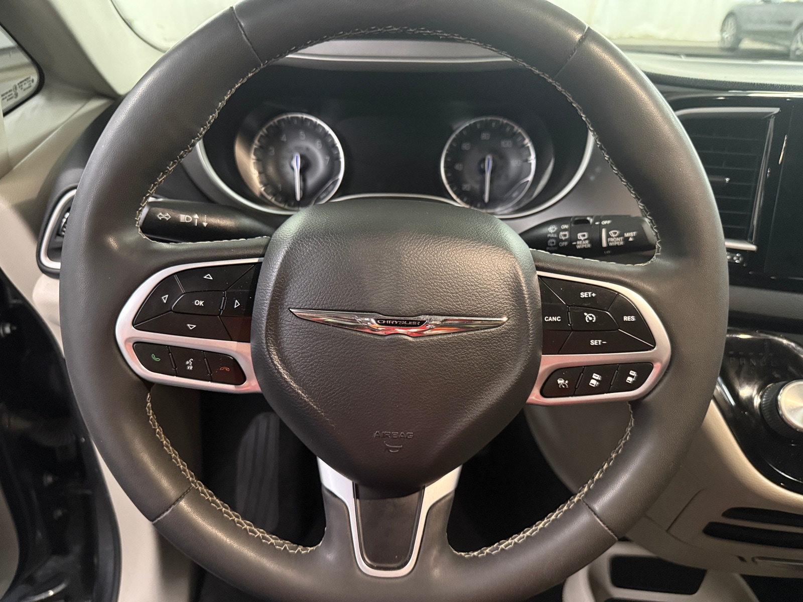 Thumbnail: 2022 Chrysler Pacifica - 4