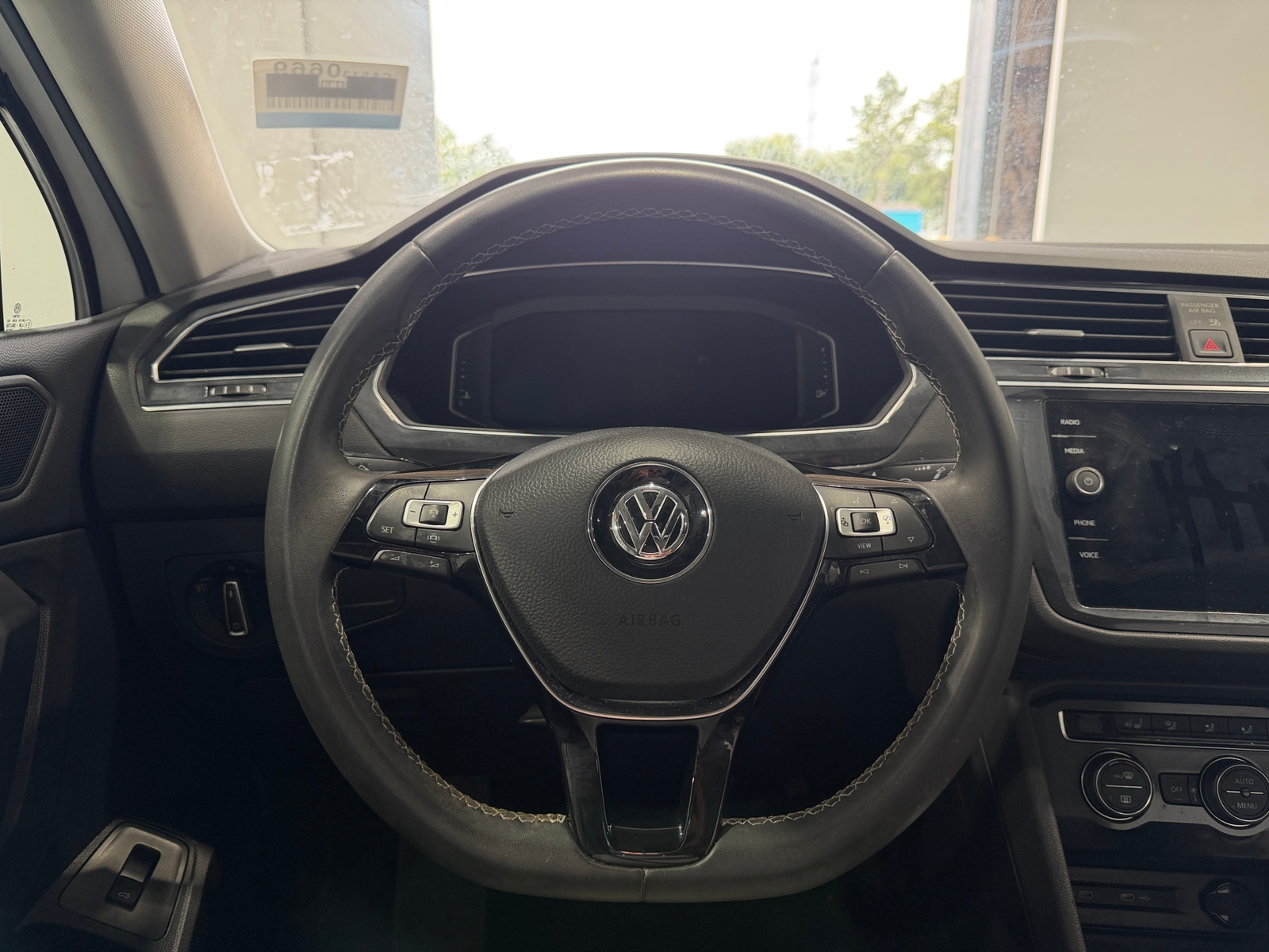 Thumbnail: 2021 Volkswagen Tiguan - 4