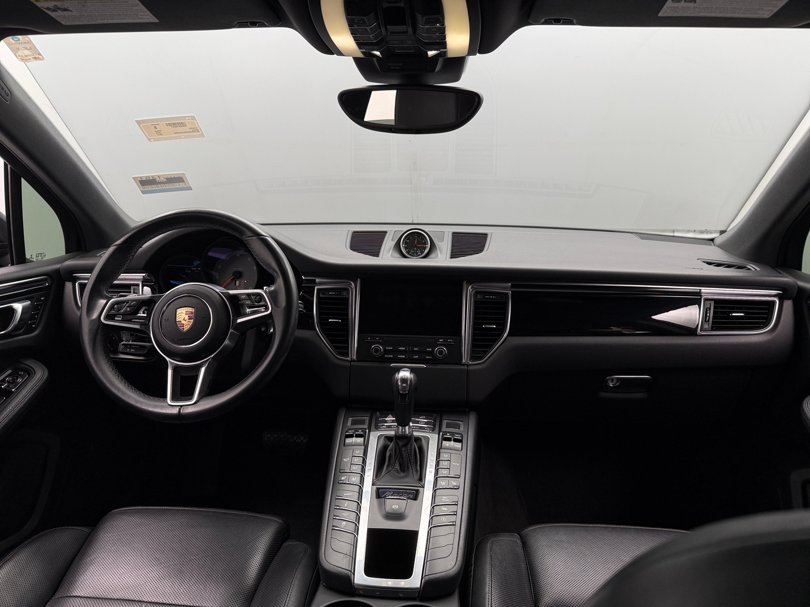 Thumbnail: 2017 Porsche Macan - 3