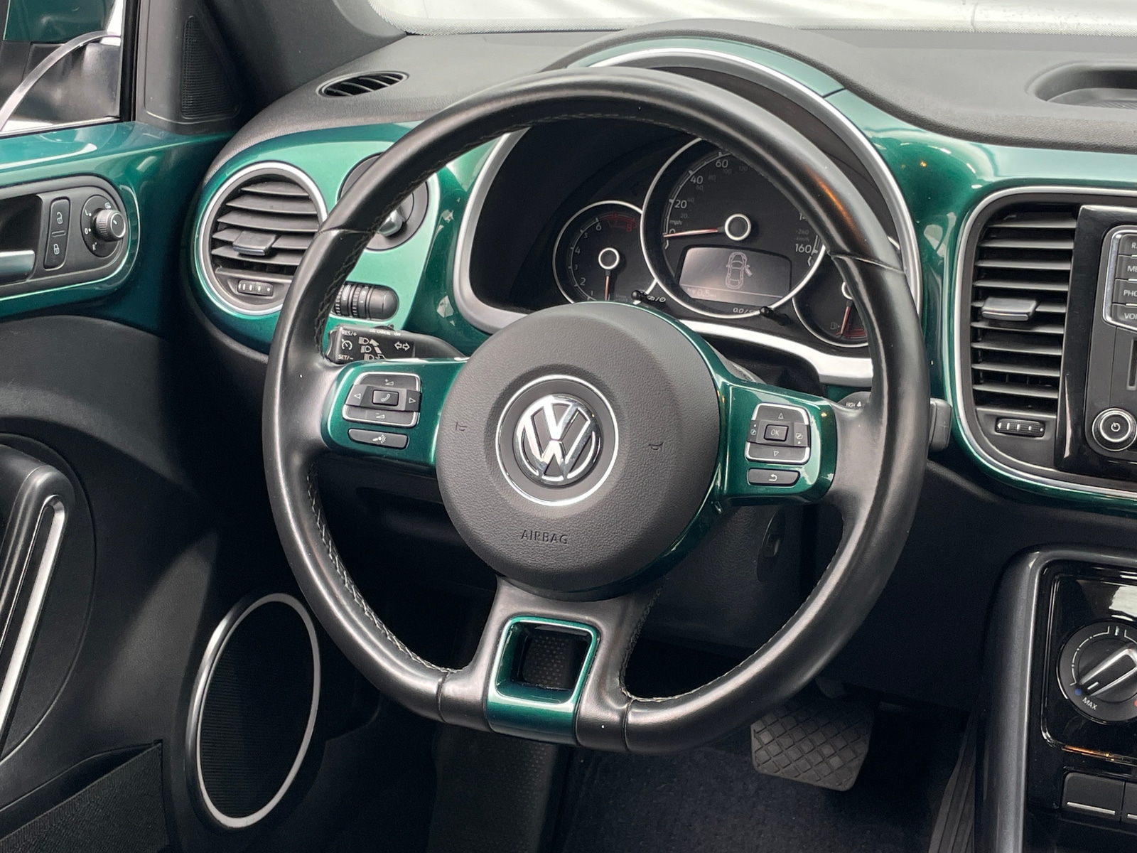 Thumbnail: 2018 Volkswagen Beetle - 5