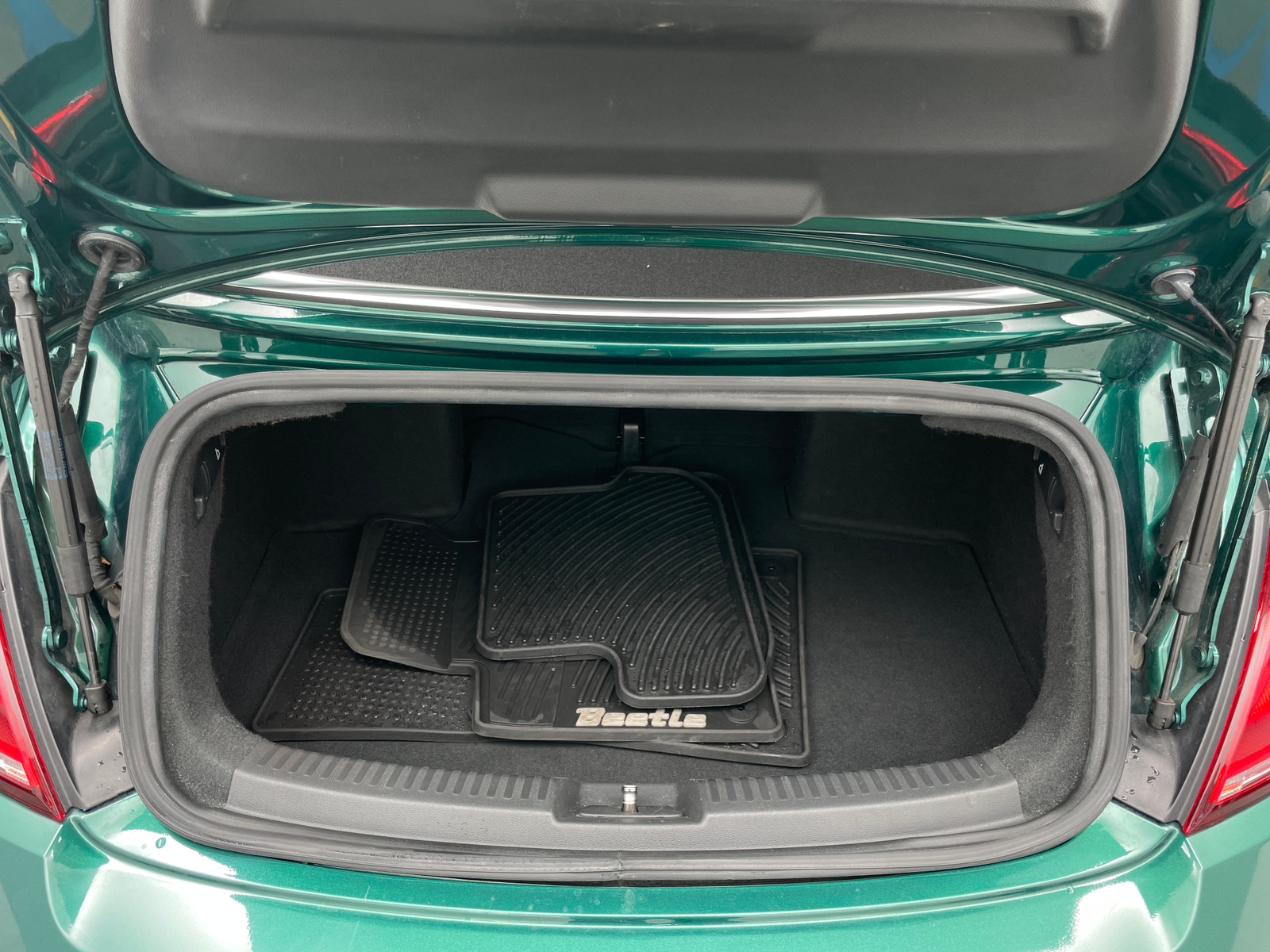 Thumbnail: 2018 Volkswagen Beetle - 7