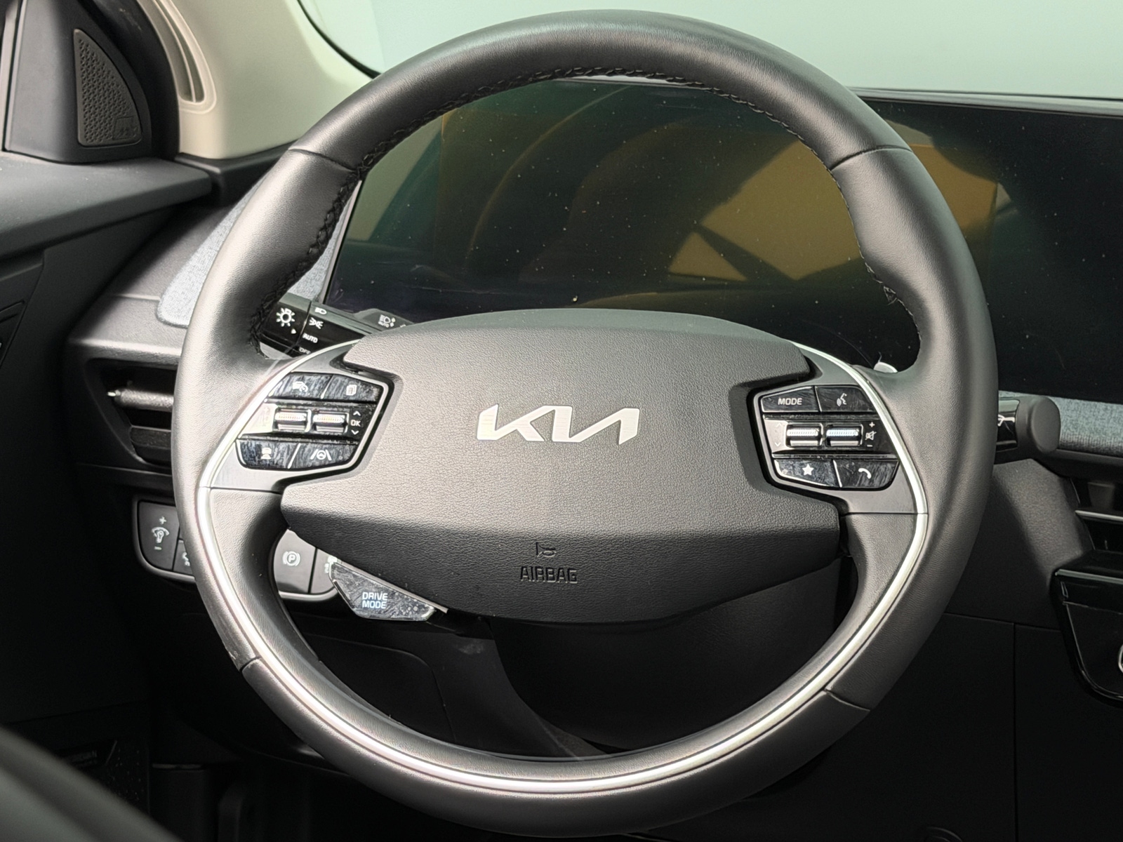 Thumbnail: 2022 Kia EV6 - 4