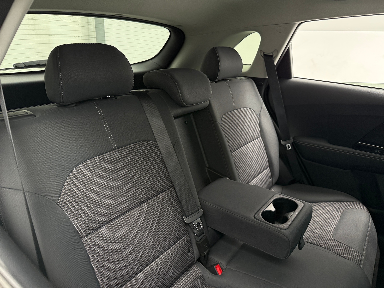 Thumbnail: 2020 Kia Niro - 6