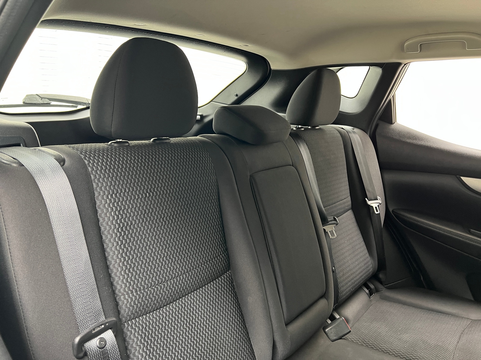 Thumbnail: 2017 Nissan Rogue Sport - 6