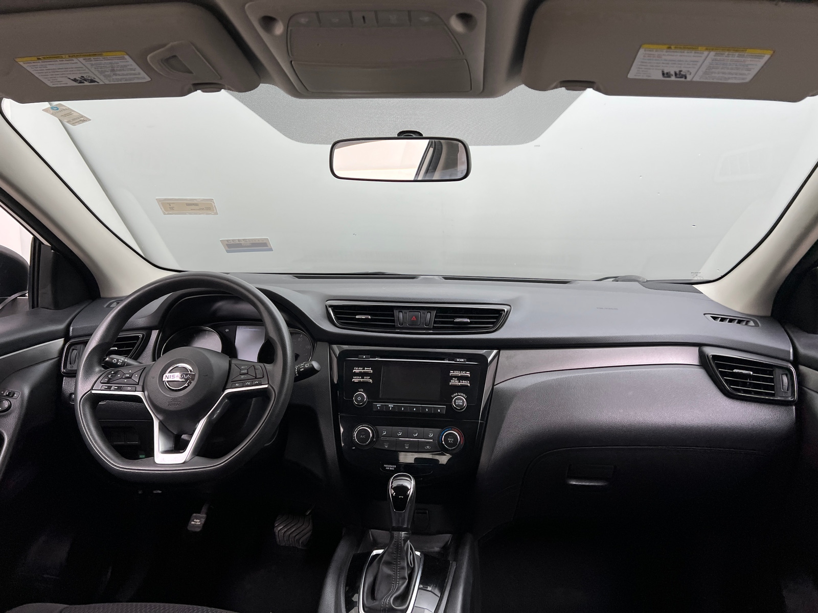 Thumbnail: 2017 Nissan Rogue Sport - 3