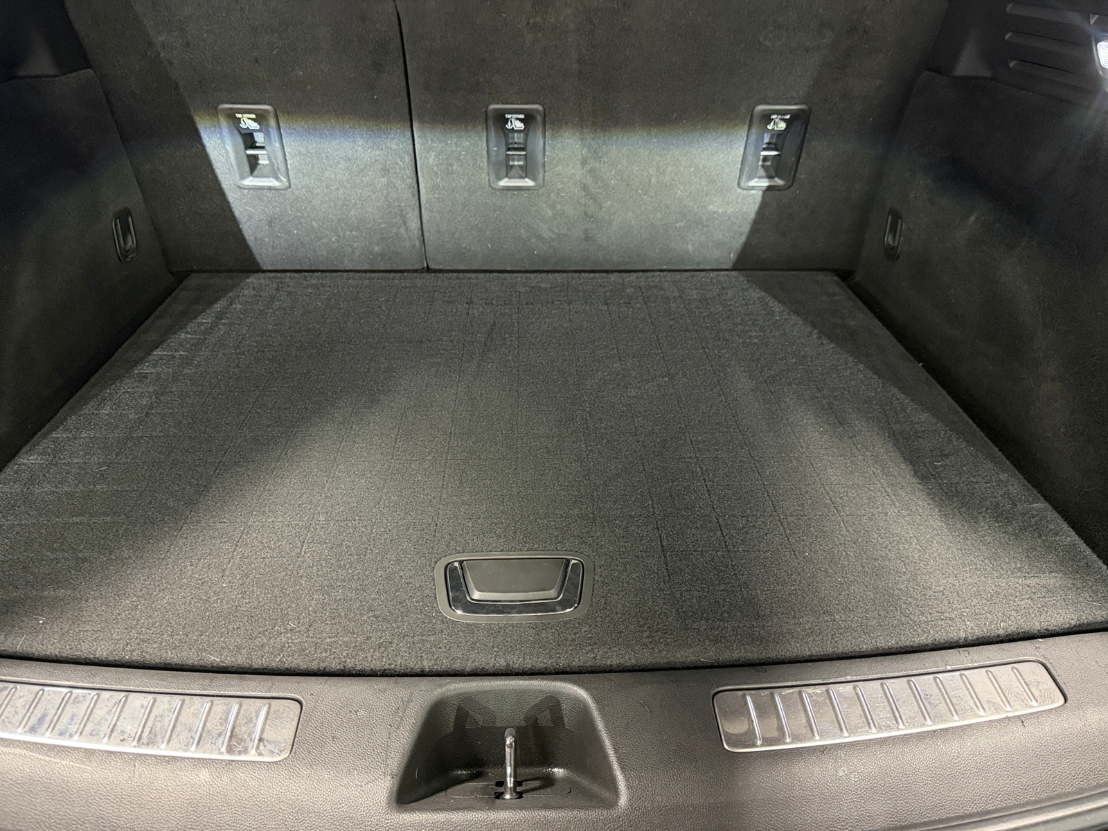 Thumbnail: 2023 Cadillac XT4 - 6