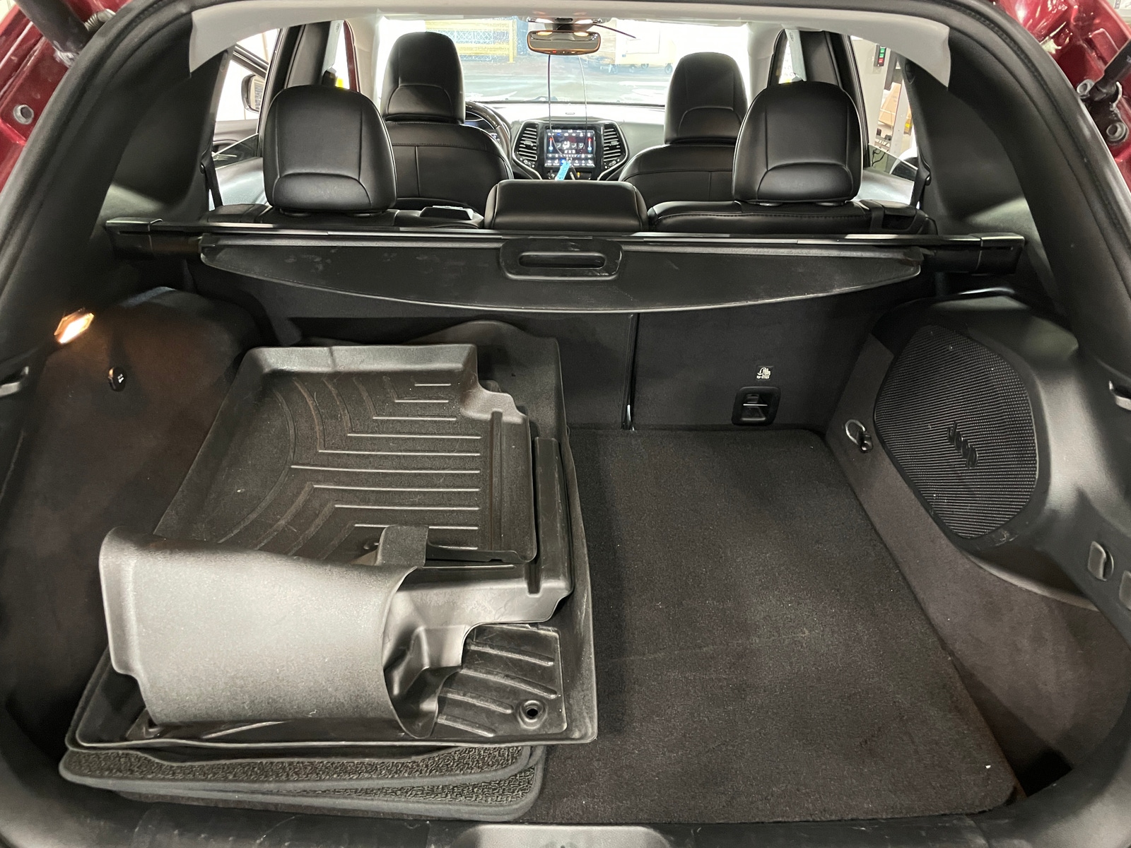 Thumbnail: 2019 Jeep Cherokee - 6