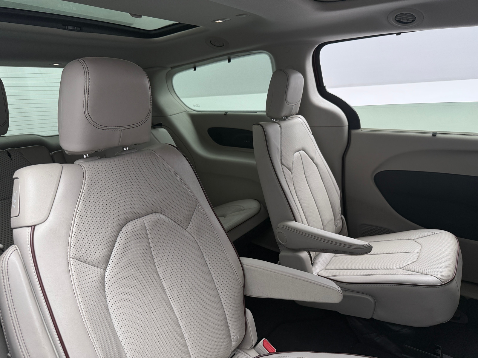 Thumbnail: 2017 Chrysler Pacifica - 5