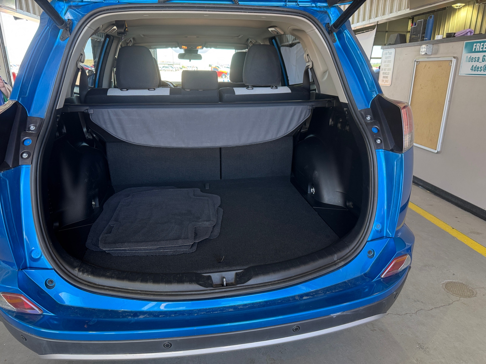 Thumbnail: 2017 Toyota RAV4 - 7