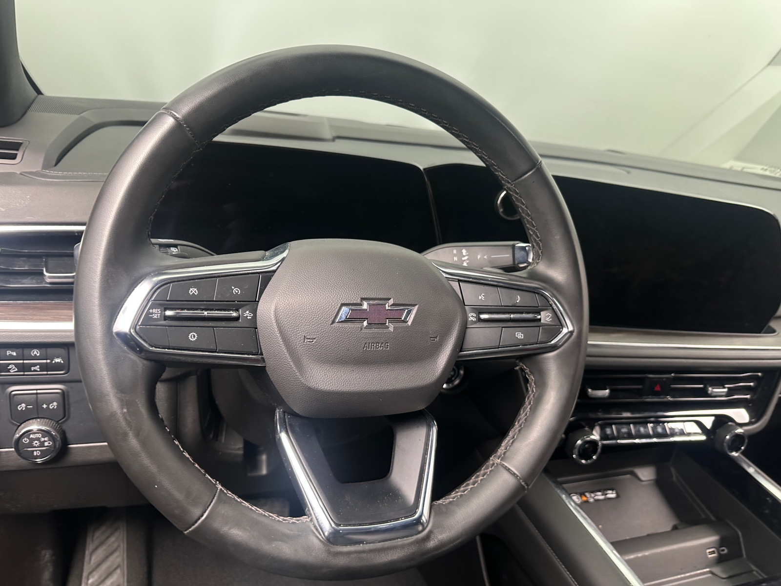 Thumbnail: 2025 Chevrolet Suburban - 4