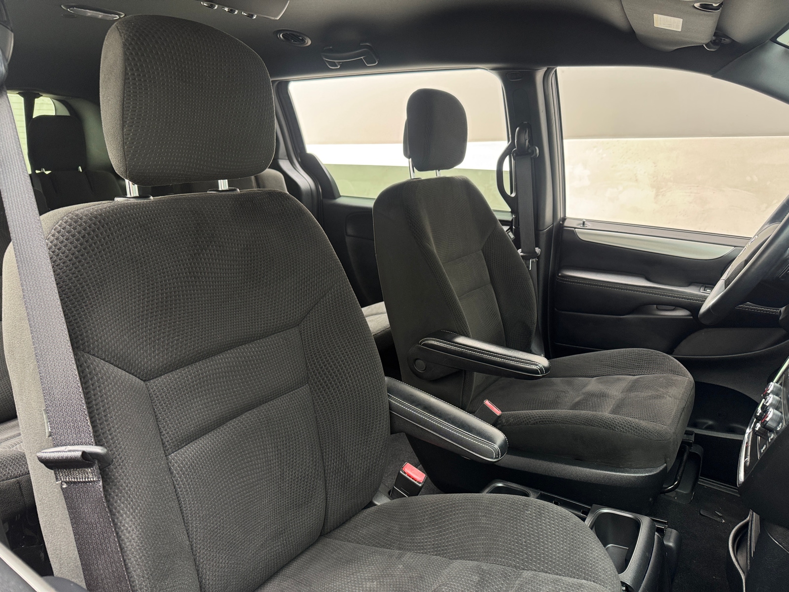 Thumbnail: 2015 Dodge Grand Caravan - 2