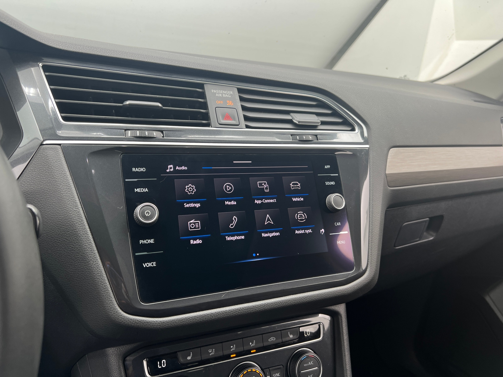 Thumbnail: 2021 Volkswagen Tiguan - 3