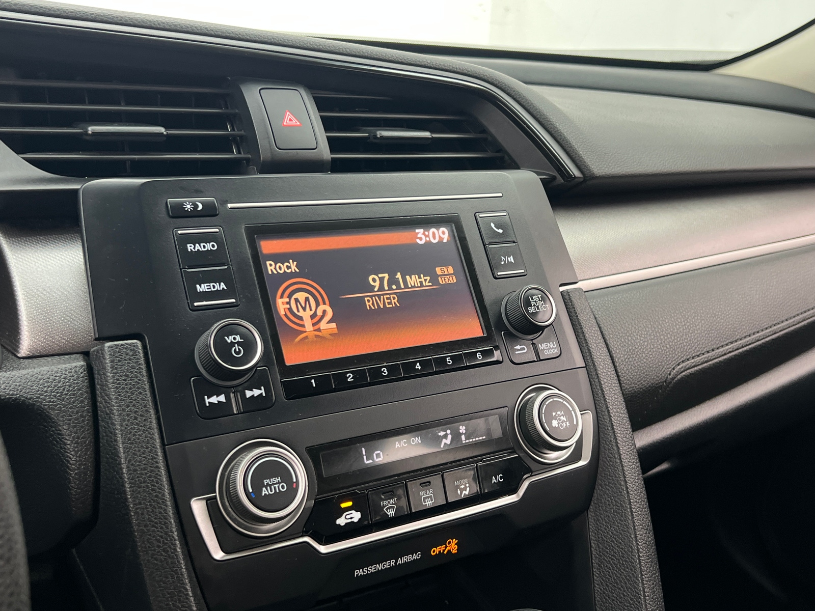 Thumbnail: 2016 Honda Civic - 4