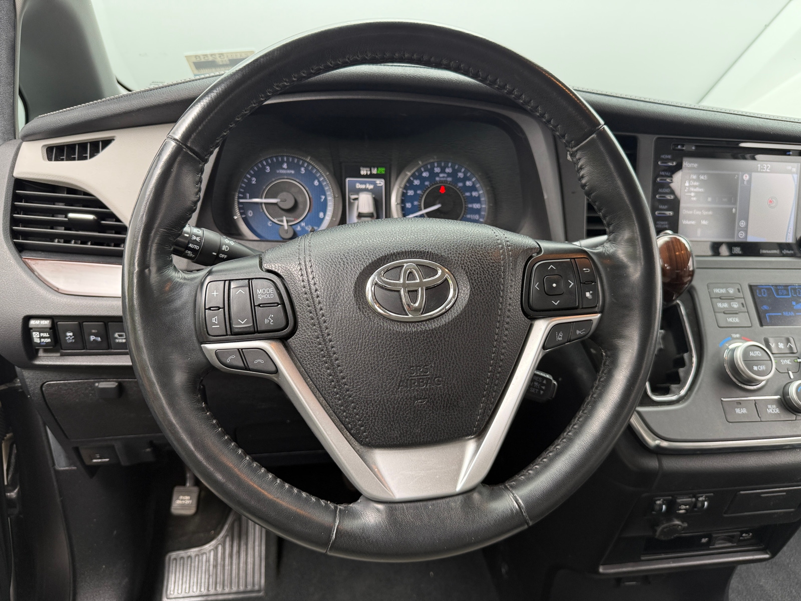 Thumbnail: 2019 Toyota Sienna - 4