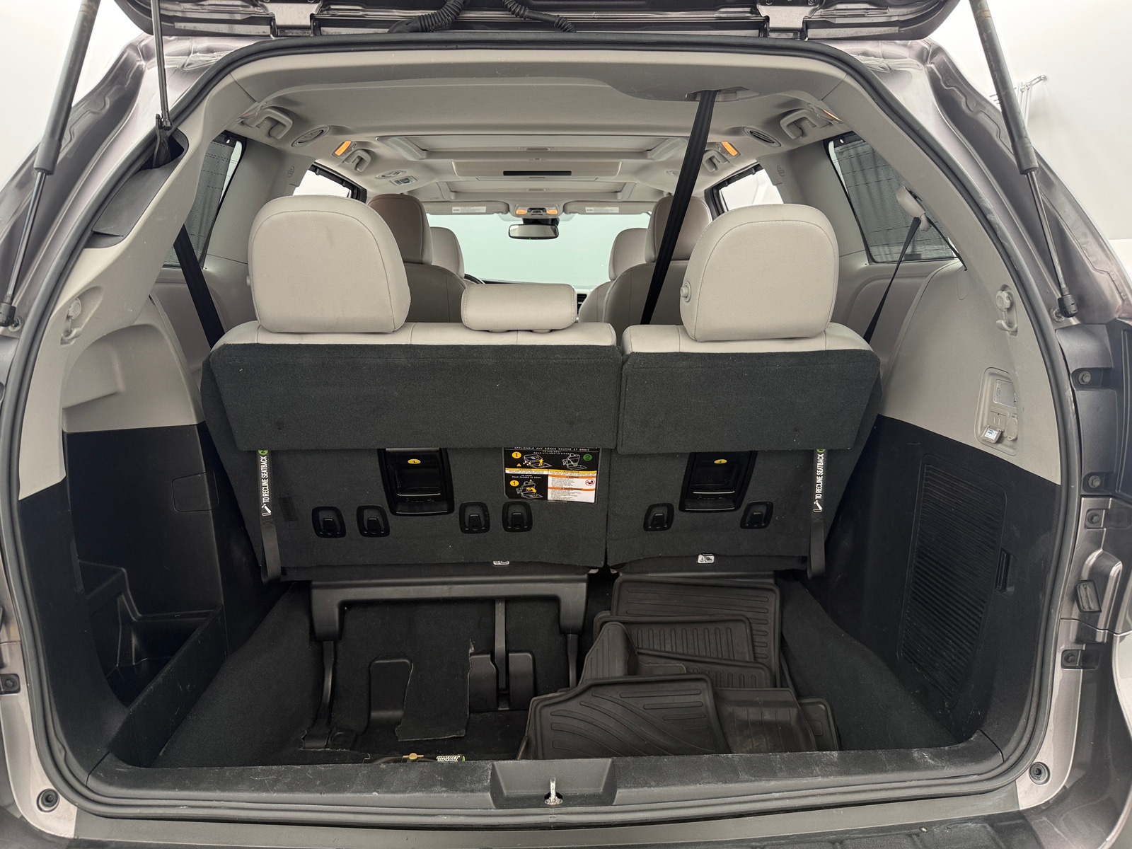 Thumbnail: 2019 Toyota Sienna - 6