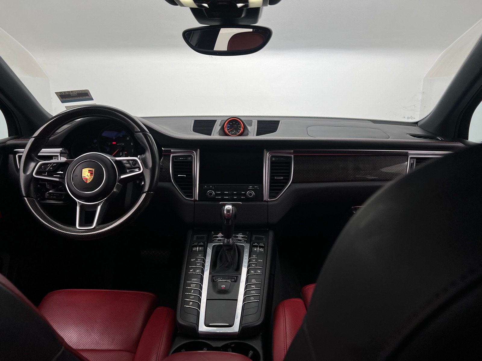 Thumbnail: 2018 Porsche Macan - 2
