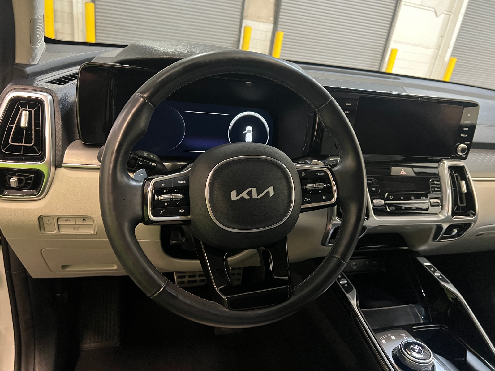 Thumbnail: 2023 Kia Sorento - 4