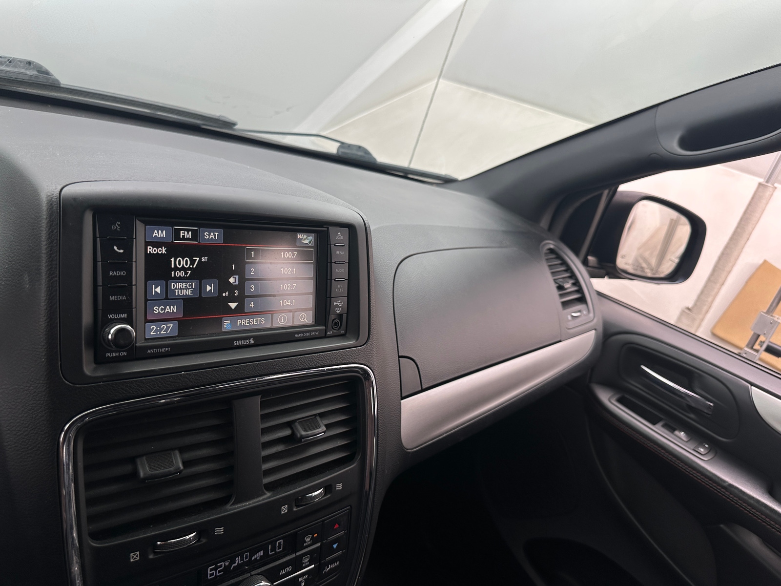 Thumbnail: 2017 Dodge Grand Caravan - 3