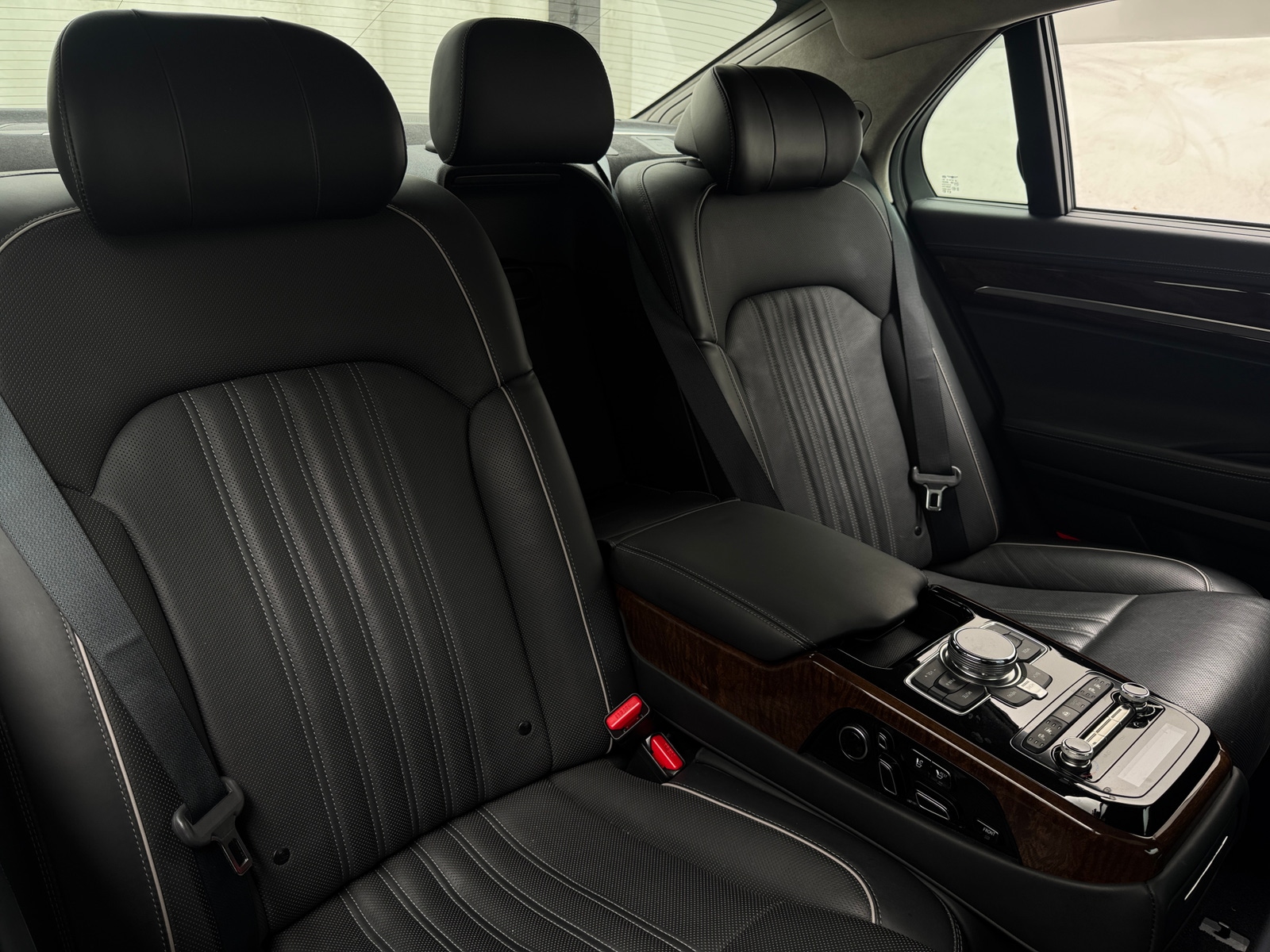 Thumbnail: 2019 Genesis G90 - 5