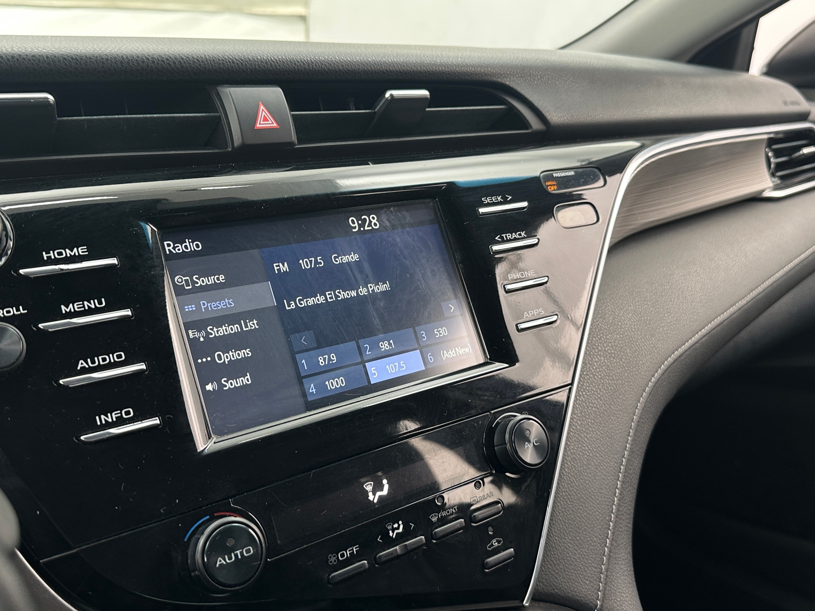 Thumbnail: 2018 Toyota Camry - 4