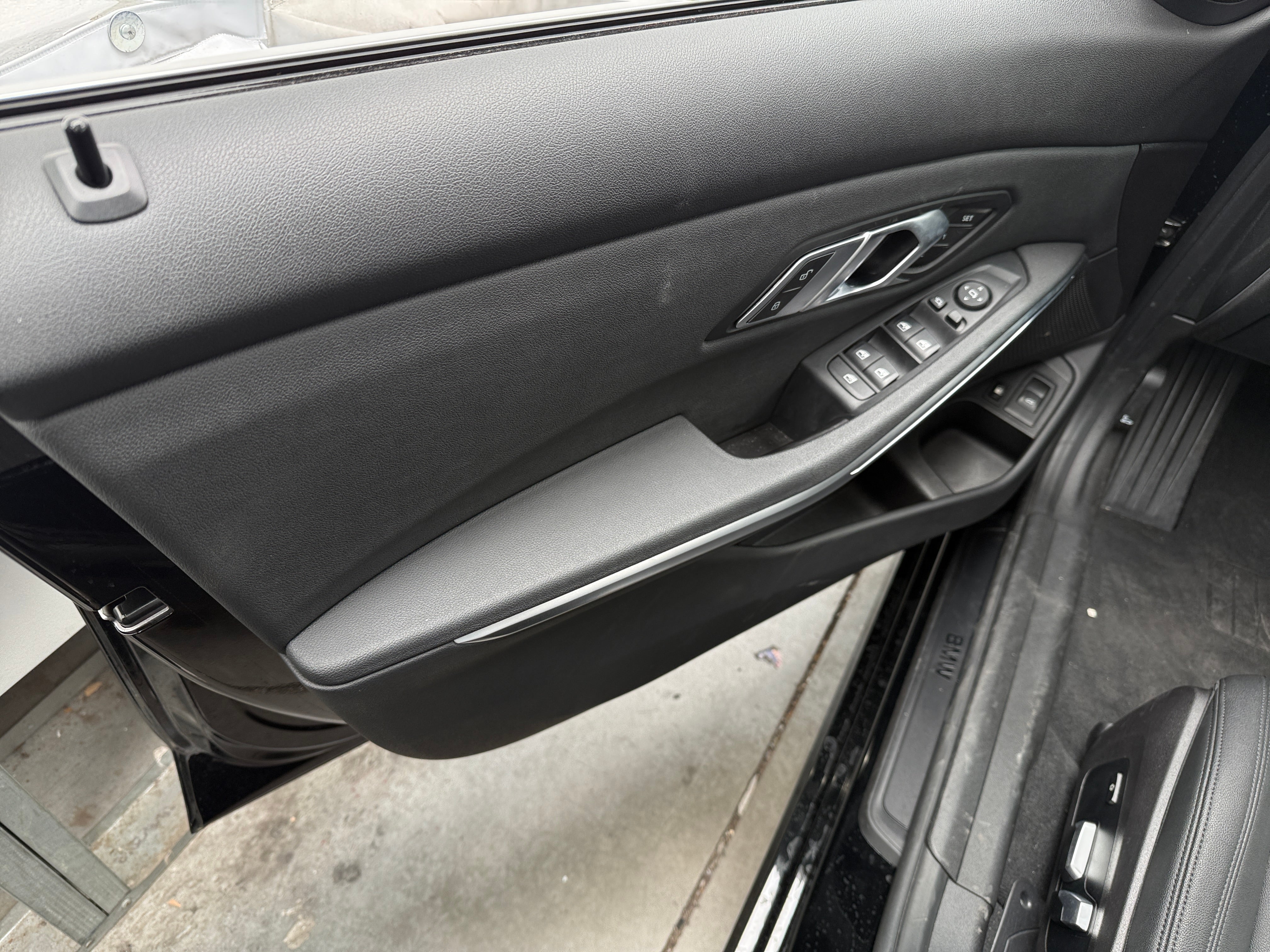 2021 BMW 3 Series 330e - Photo 10