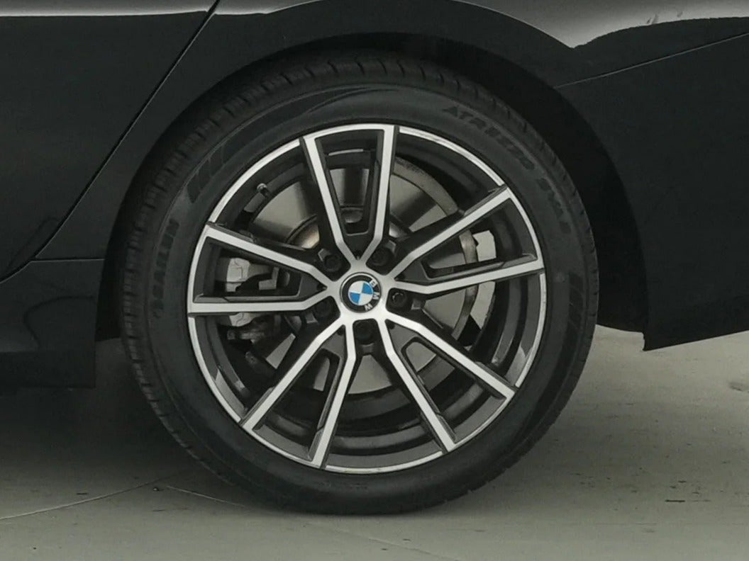 2021 BMW 3 Series 330e - Photo 16