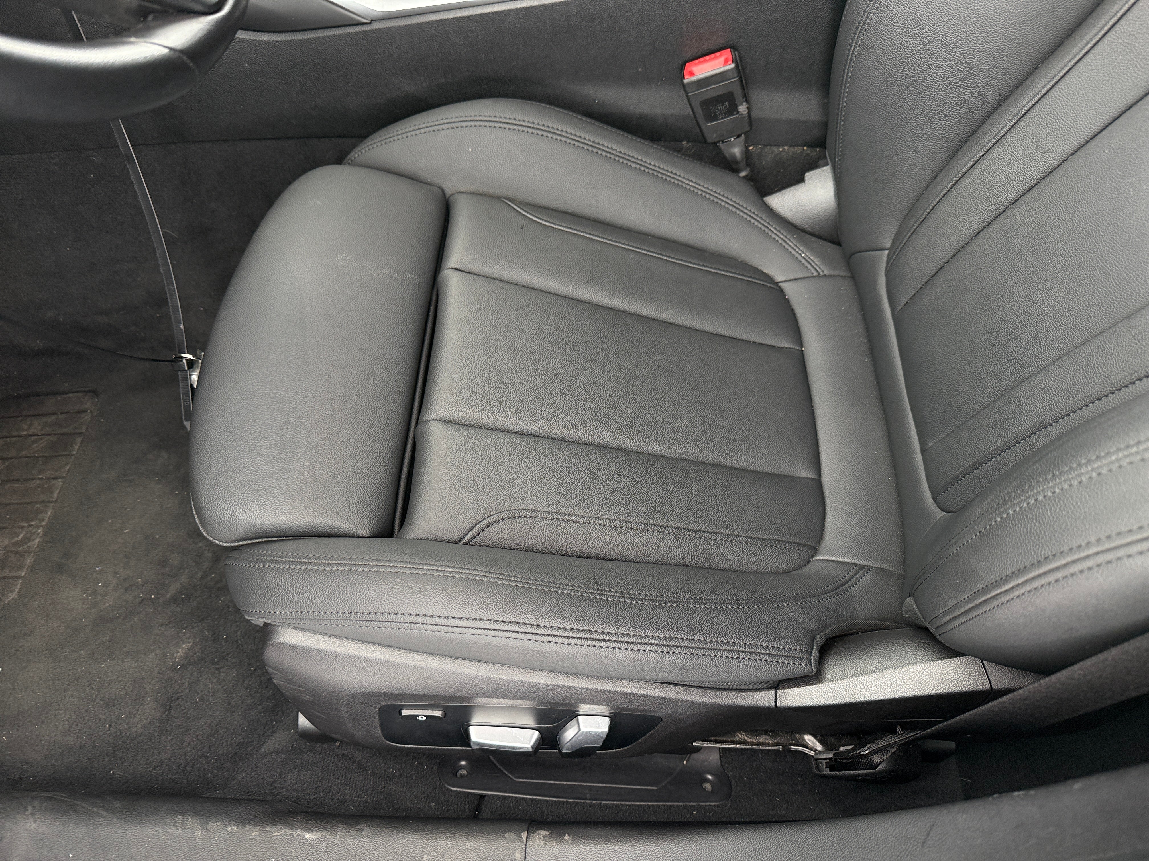 2021 BMW 3 Series 330e - Photo 21